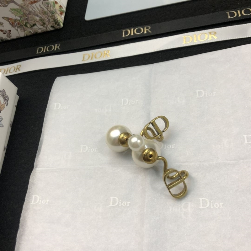 chr1st1an D10r earrings